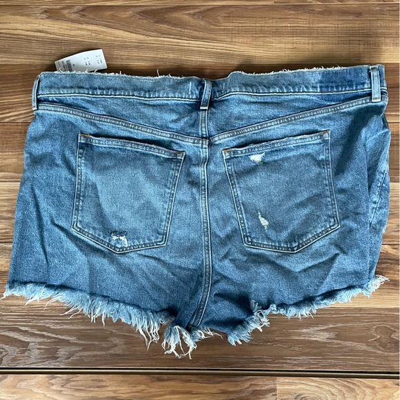 NWT Abercrombie Distressed DenimThe Mom Short High Rise Waist 36 / Size 22 - Picture 6 of 6